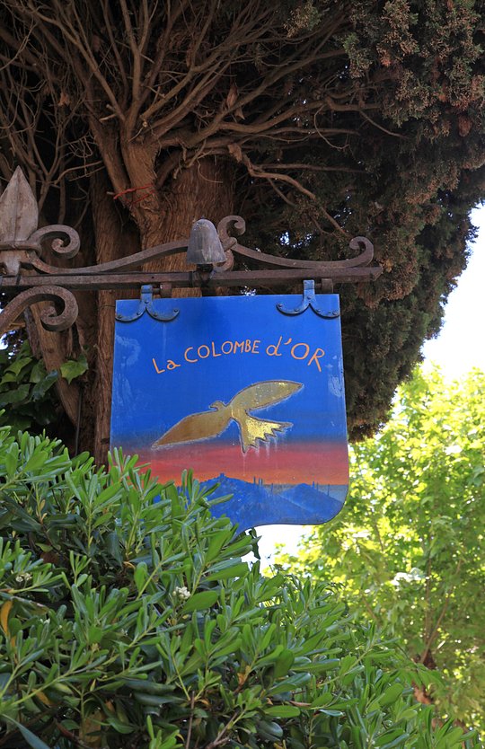 Lunch at the world famous Colombe D’Or as you admire the genuine Picasso 