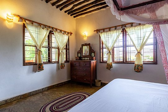 Two weeks at luxury accommodation (sharing)