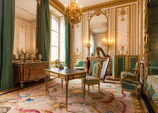 Visit Marie-Antoinette & Louis XVI's private apartments