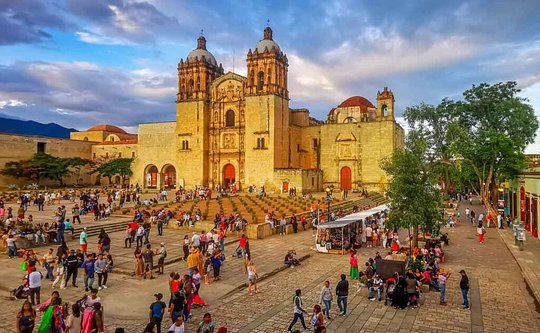 Artisan Markets and Santo Domingo