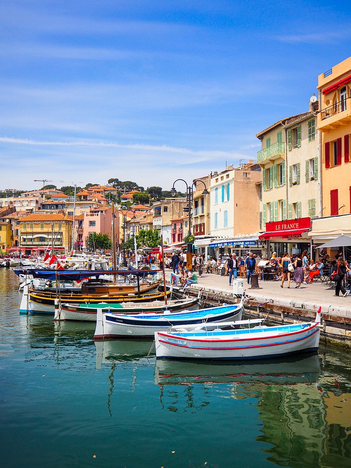 iStock1384327007