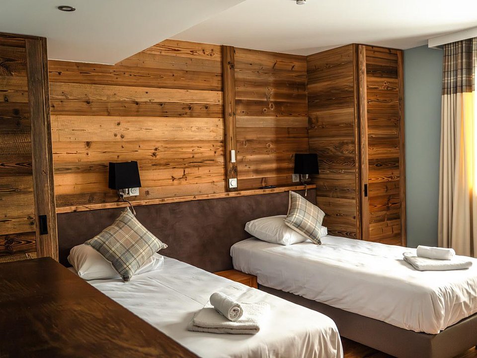 ENTIRE CHALET SLEEPING UP TO 15 PEOPLE