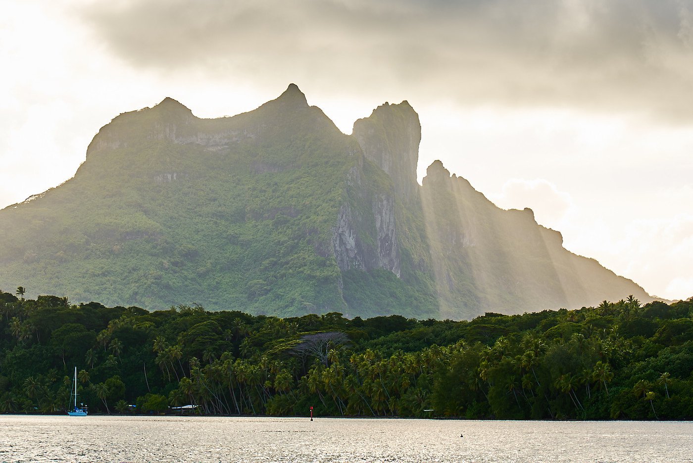 Sailing Tahiti
