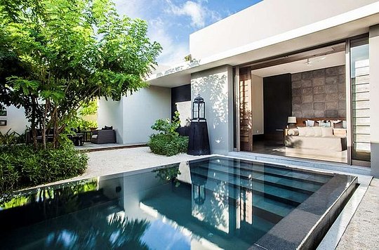 Private Villas: Indulge in Luxury with Infinity Pools and Tranquil Settings