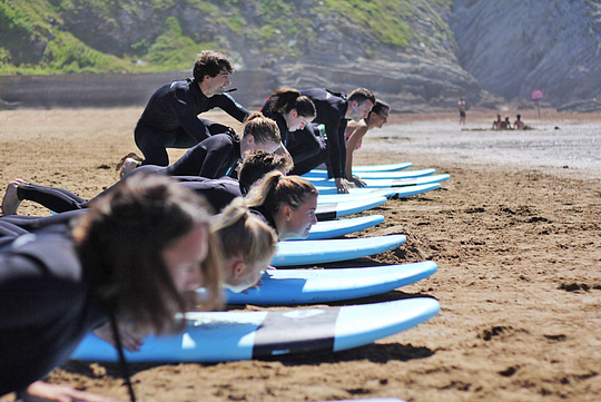 Clases de surf adaptadas a todos los niveles