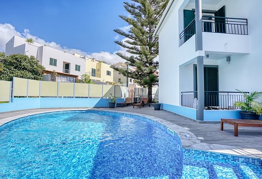 Chill out spaces & pool