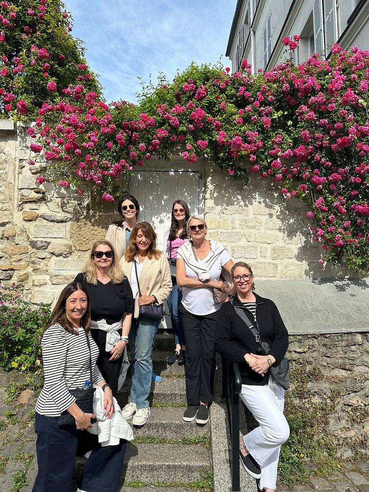GroupphotooutsideParisonsomestairs1