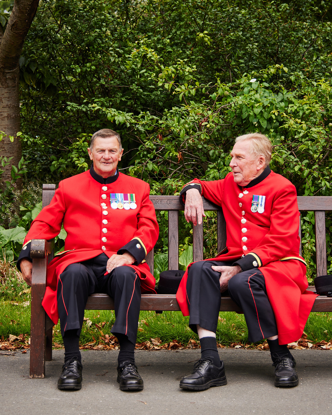 The Royal Hospital Chelsea hosts the food festival savour London in 2023, Chelsea pensioners enjoying themselves at savour festival 2023 best food festival in London and beyond