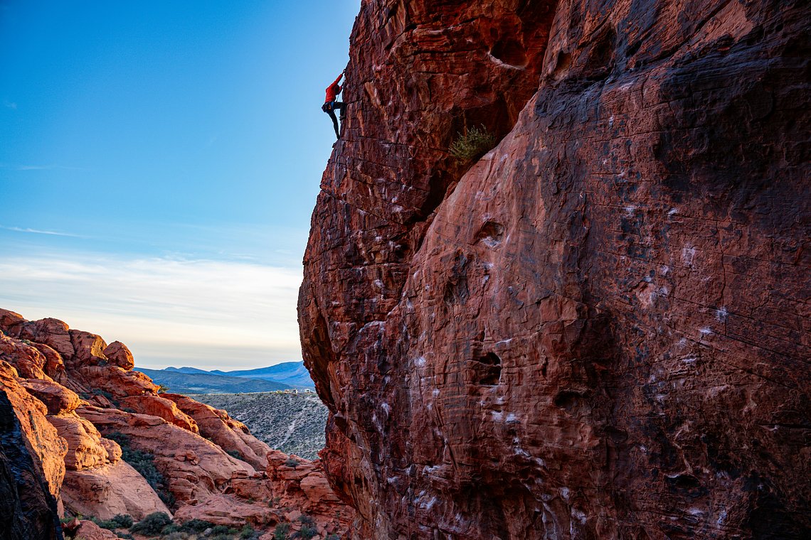 rockclimbingkookooclimbsandstoneusa