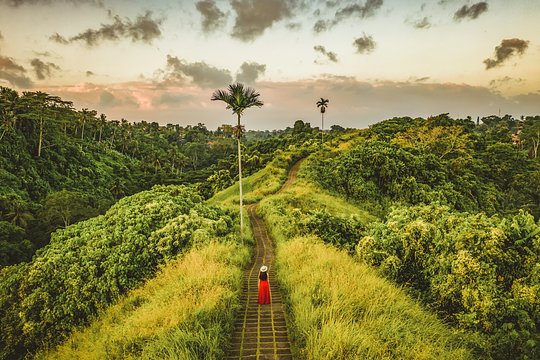 Walking the gorgeous Campuchan Ridge at sunset