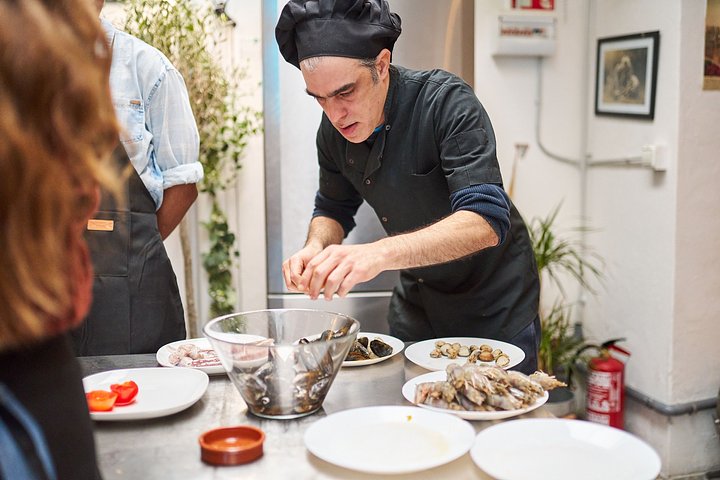 Premium Paella Masterclass: Private Group Experience (up to 6 people)