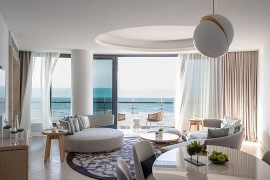 Opulent Accommodations: Luxurious Hotels for Your Abu Dhabi Formula 1 Experience