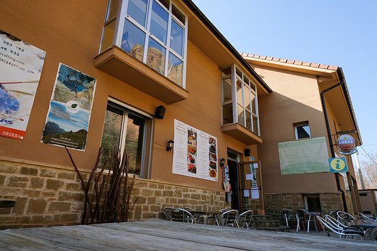 Guided climbing and accommodation at Refugio de Riglos