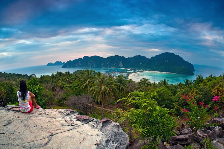 Solo Traveller_overlooking Koh Nang Yuan