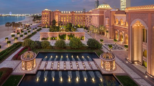 Luxury Resorts and Hotels in Abu Dhabi: Indulge in Unforgettable Accommodations