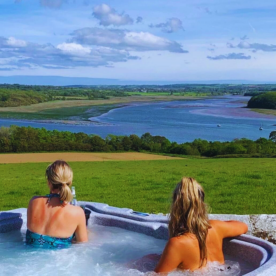Hot Tub  (Price is per Tub not per person)