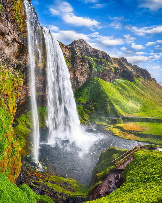 Explore the Golden Circle: Thingvellir, Geysir Geothermal Park, and Gullfoss