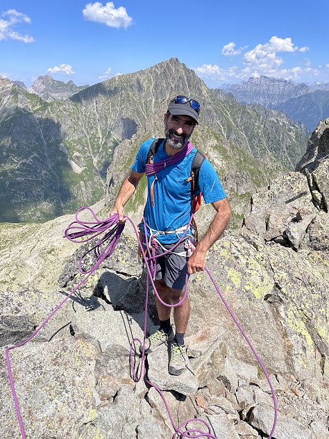 Learn rock climbing basics with Martin Elías, a Piolet d'Or-nominated alpinist and certified guide