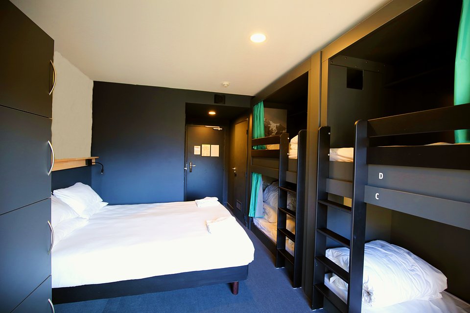 6 PERSON DORM ROOM [EN-SUITE]