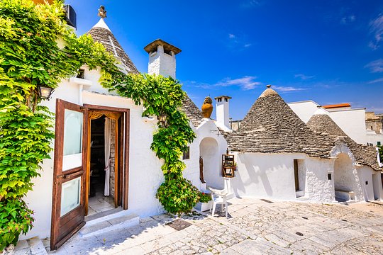 Tour and stay in a Trulli house in Alberobello