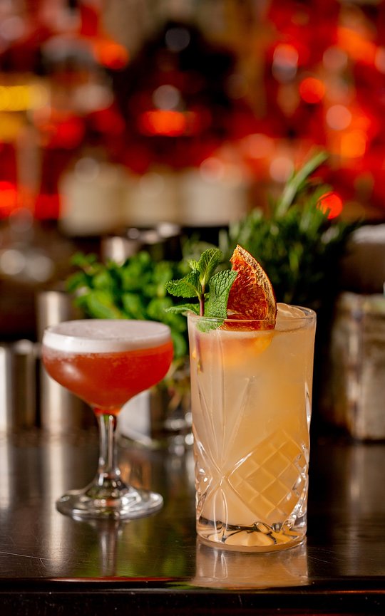 FOOD & DRINKS