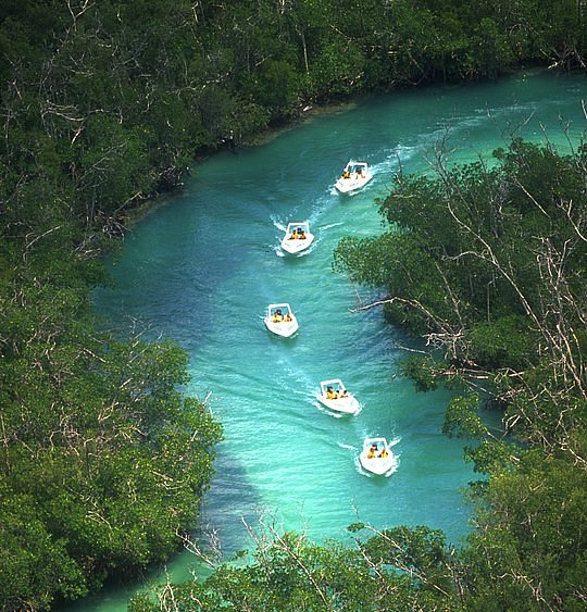 Discover the secrets of Lagoon Nichupte