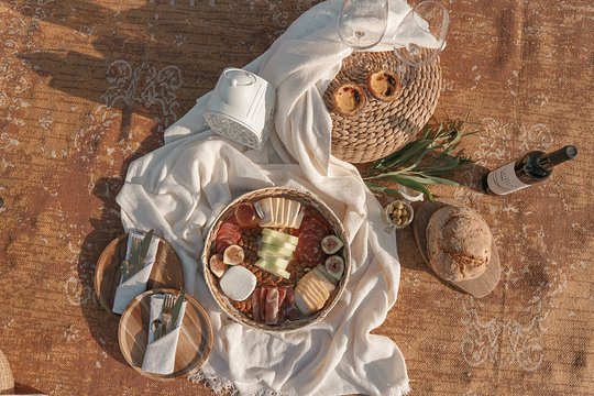 A picnic in the hills with the Shepherd
