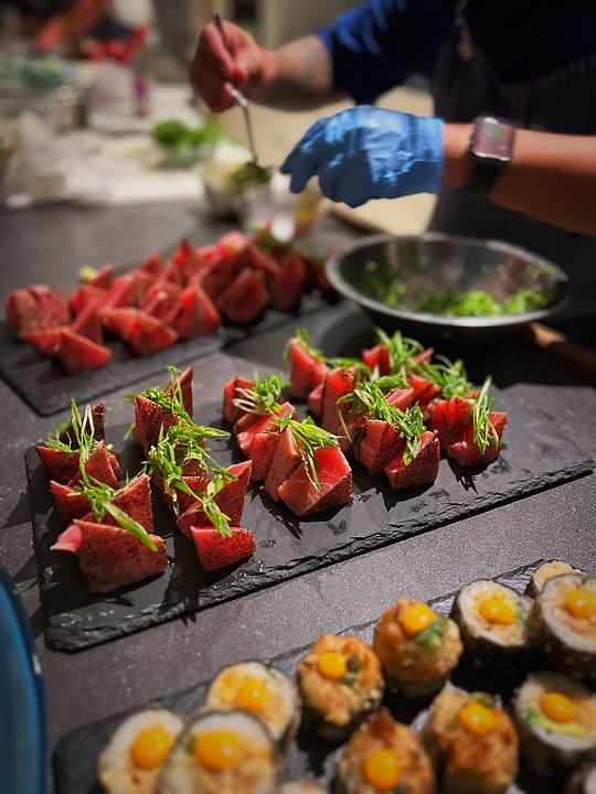 Private Chefs Preparing Nourishing Meals & Snacks Throughout your Stay