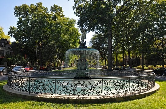 Stroll the historic lanes of Old Louisville