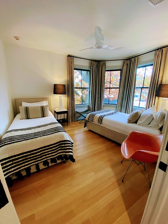 Private Twin Room in the Rock House with a Shared Bathroom