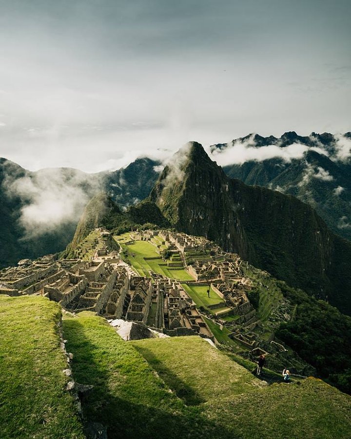 Words can't describe the first glimpse of this beauty. Who's been to #MachuPicchu? #Peru