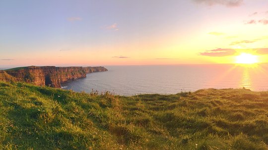 Ireland: Castles, Coastlines & Crafts