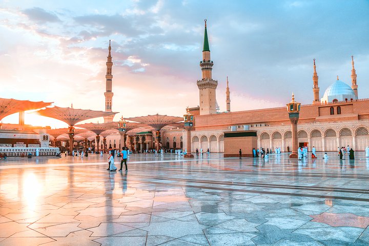 almasjidannabawitheprophetsmosqueisamosqueestablishedandoriginallybuiltbytheislamic_t20_98oR882