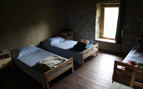 small bed dorm
