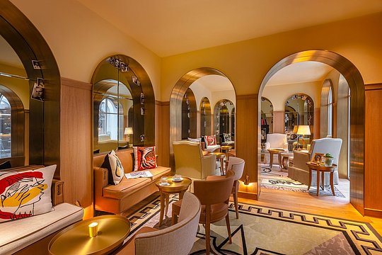 Arrive one day early in Paris - Private Room - May 28, 2026
