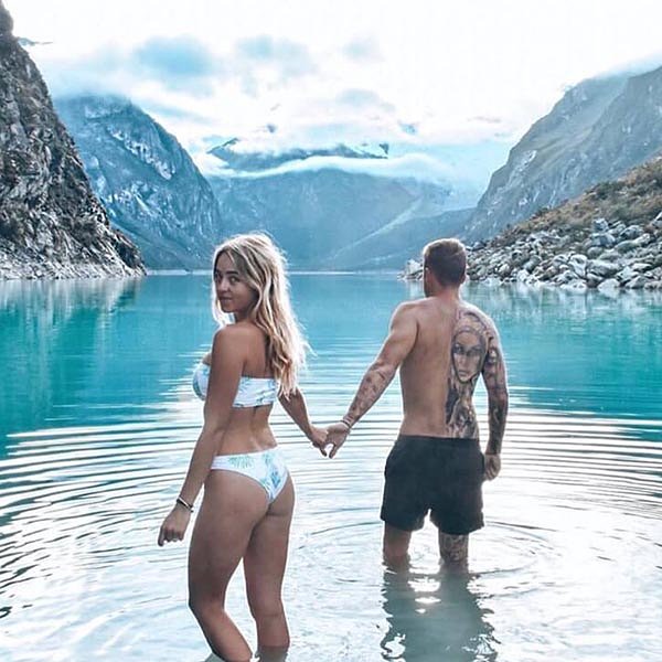 Couple wading through the lake of Cusco_travel Peru