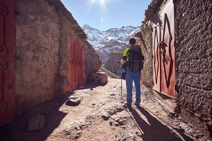 Touristboybackpackeronthehike