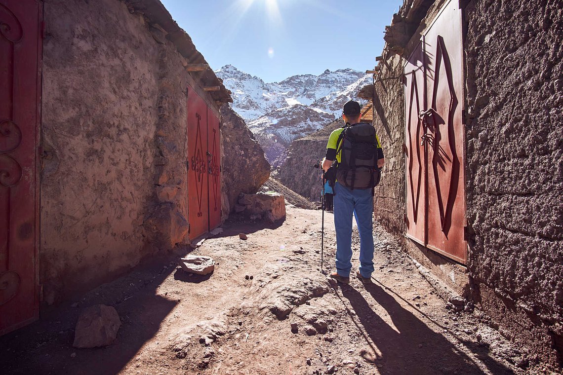 Touristboybackpackeronthehike