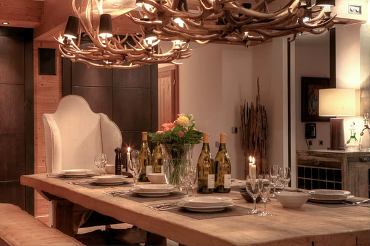 Spacious Elegance and Modern Comforts at Chalet Retreat