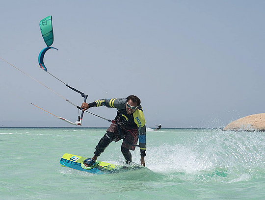 One hour with our kite instructor (one-to-one)