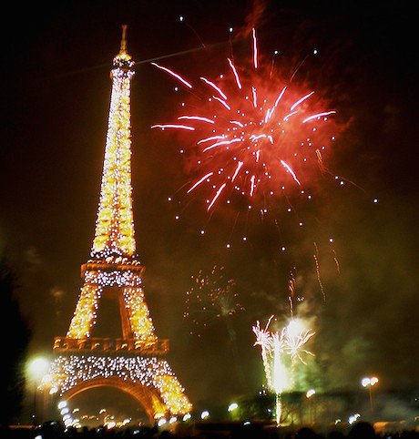 EiffelTowerFranceNewYearsEveFireworks11