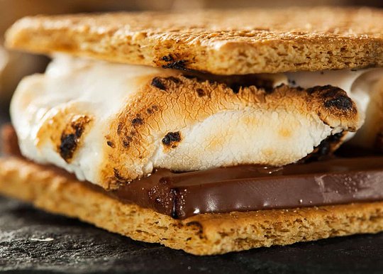 S'mores Delight: Nightly Indulgence at 8:00 PM