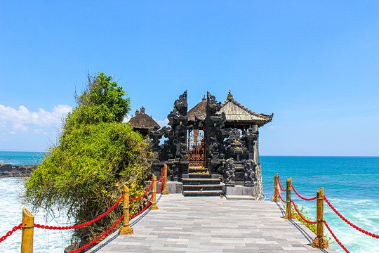 Visit the Tanah Lot Temple-built on the Indian Ocean