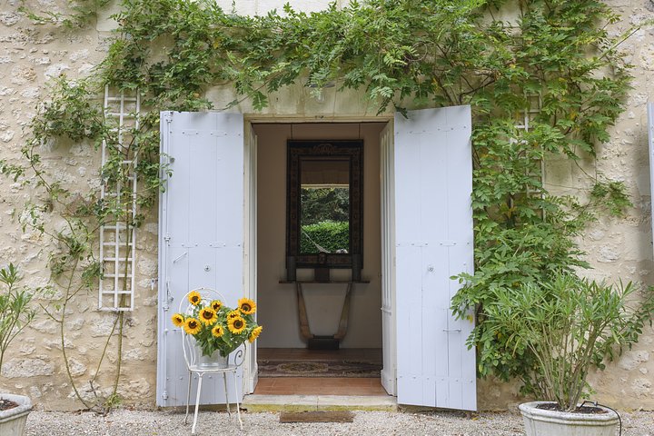04ExteriorMainEntrance