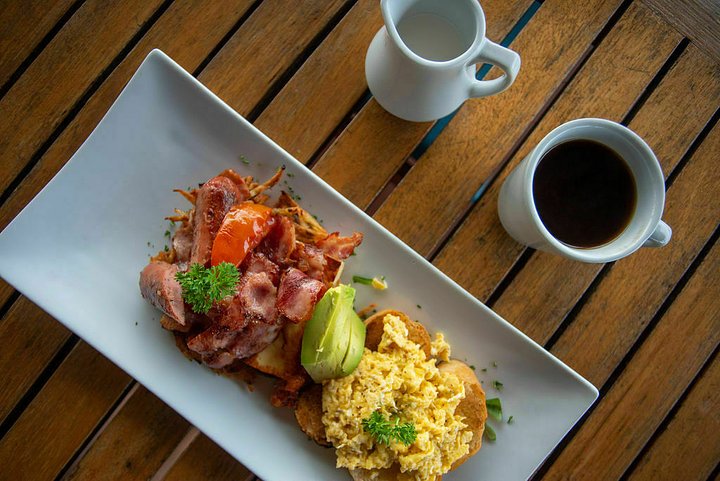 magnificrockcafefood1