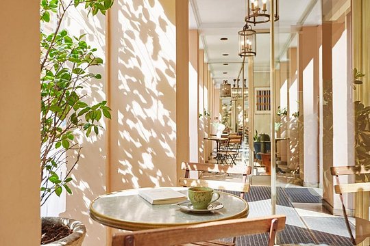 Arrive one day early in Paris - Private Room - June 27, 2026