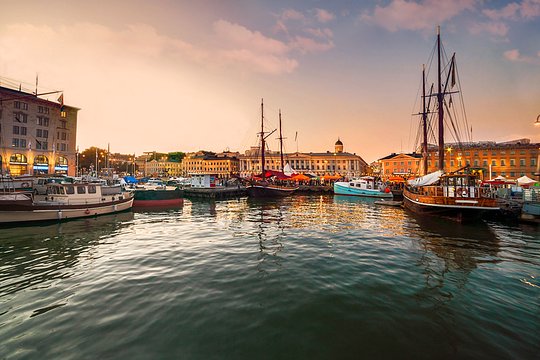 Capture the stunning panorama of Helsinki's iconic landmarks