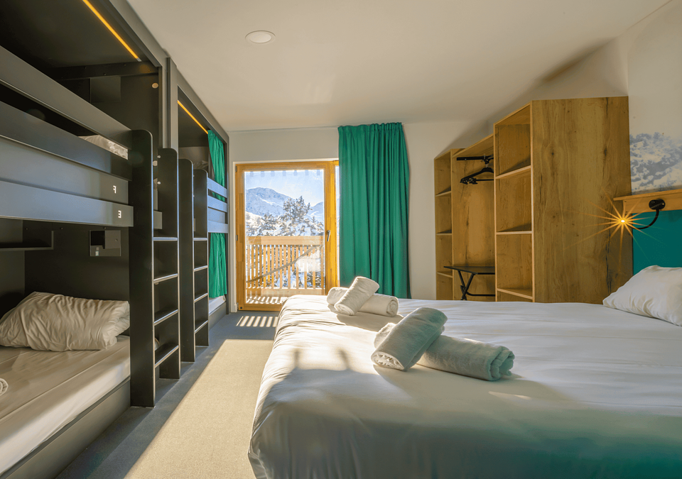 6 PERSON ROOM