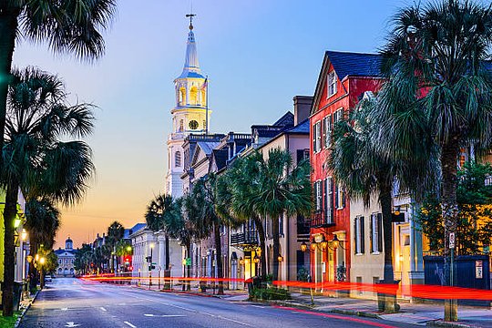 Take a holiday walking tour through Charleston’s historic district