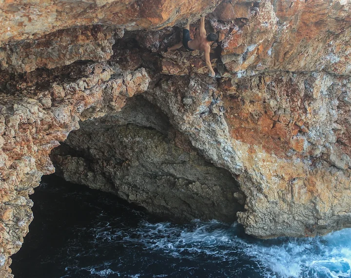 kookoo_travel_mallorca_climb_sail_deep_water_soloing_psicobloc_2